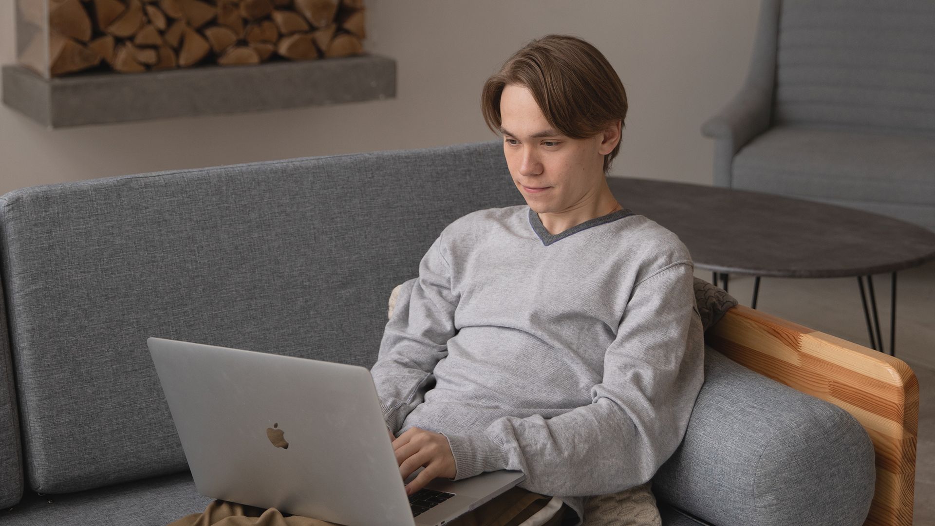 How to Organize Your Workspace at Home